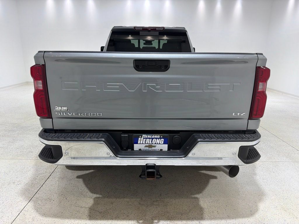 Used 2025 Chevrolet Silverado 3500 LTZ w/ LTZ Plus Package AWD/4WD image 4