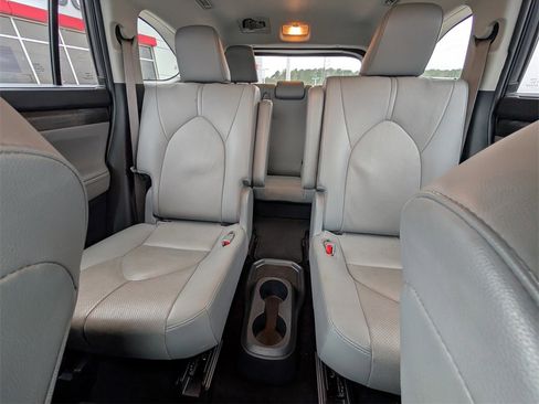 Used 2021 Toyota Highlander Limited image 24