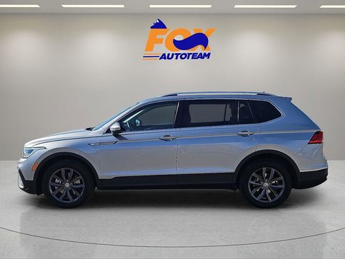 Used 2023 Volkswagen Tiguan SE FWD image 2