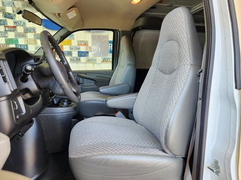 Used 2005 Chevrolet Express 2500 Extended RWD image 4
