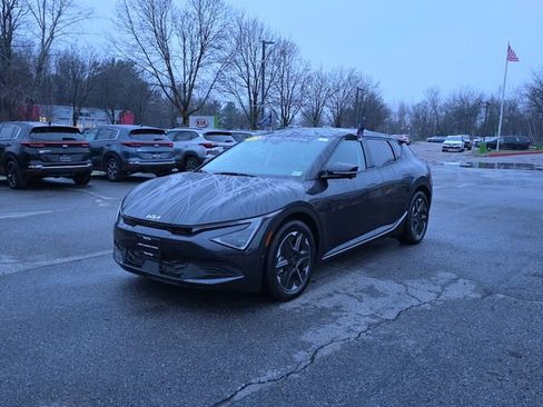 Certified 2025 Kia EV6 Light w/ Light LR Technology Package image 4