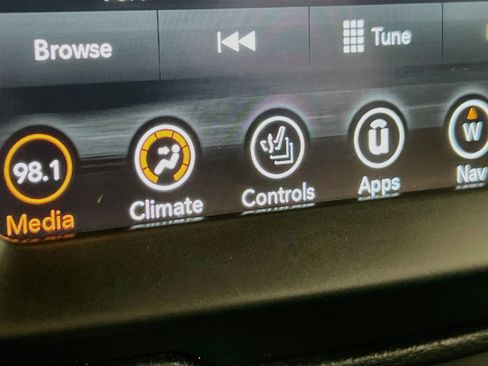 Used 2022 Jeep Renegade Altitude w/ Convenience Group AWD/4WD image 19