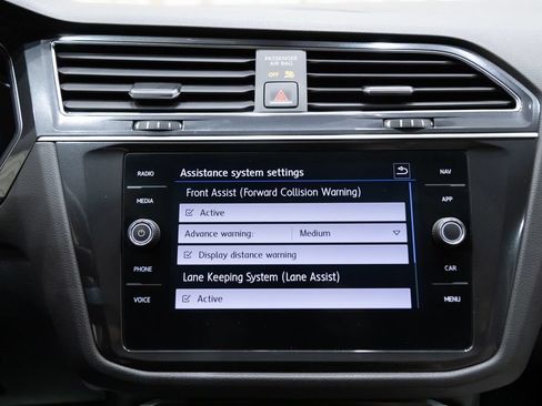 Used 2020 Volkswagen Tiguan SEL AWD/4WD image 26