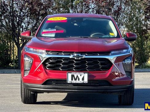 Used 2024 Chevrolet Trax LS w/ LS Convenience Package image 9