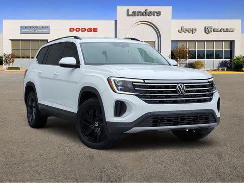 Used 2024 Volkswagen Atlas SE w/ Black Wheel Package FWD image 3