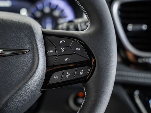 New 2026 Chrysler Pacifica Limited image 26