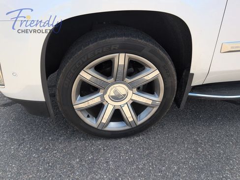 Used 2019 Cadillac Escalade ESV Luxury AWD/4WD image 6