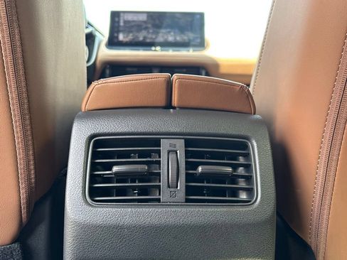 Used 2024 Nissan Rogue Platinum w/ Platinum Premium Package FWD image 11