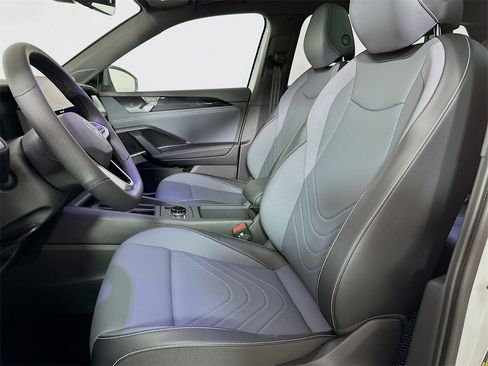 New 2025 Volkswagen Tiguan SE R-Line image 8