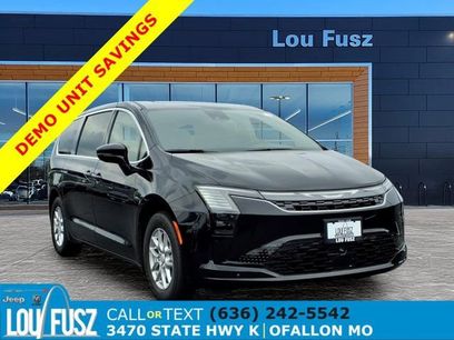 New 2027 Chrysler Pacifica Select w/ Family Tech Group