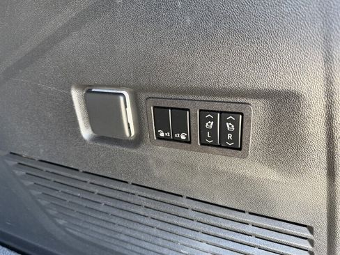 Used 2023 GMC Yukon XL Denali image 27