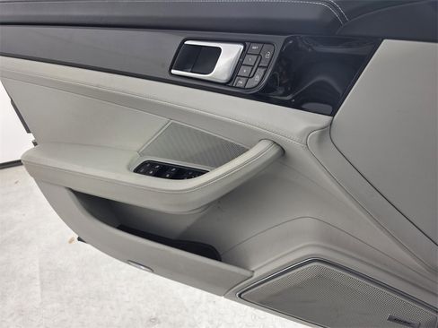 Used 2019 Porsche Panamera 4 image 26