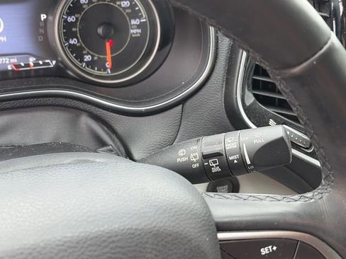 Used 2019 Jeep Cherokee Limited w/ Technology Group image 24