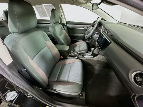 Used 2019 Toyota Corolla LE image 32