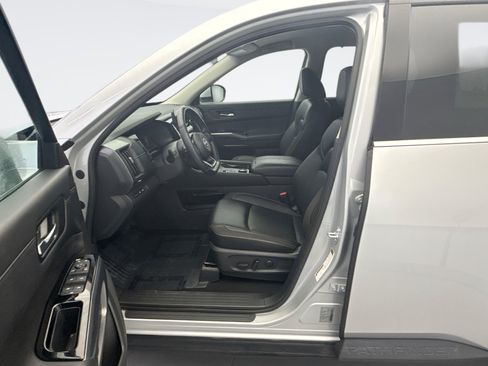 Used 2023 Nissan Pathfinder SL AWD/4WD image 10