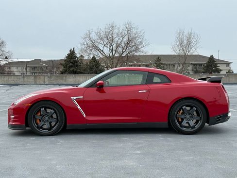 Used 2015 Nissan GT-R Black Edition image 9
