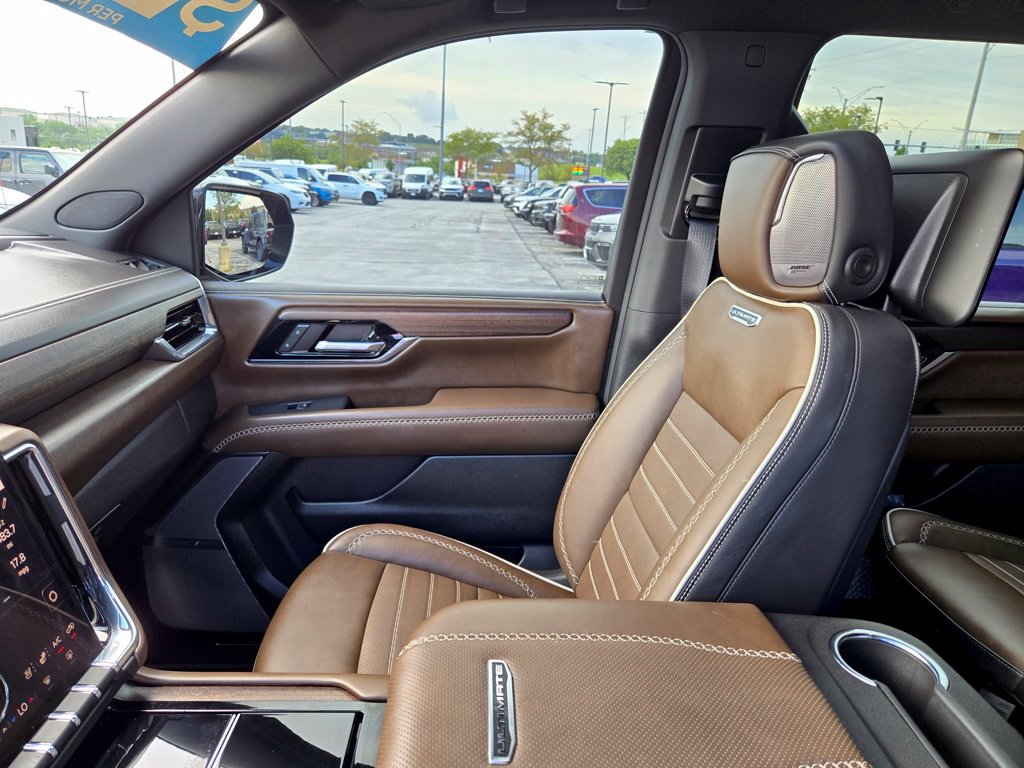 Used 2026 GMC Yukon Denali Ultimate AWD/4WD image 25
