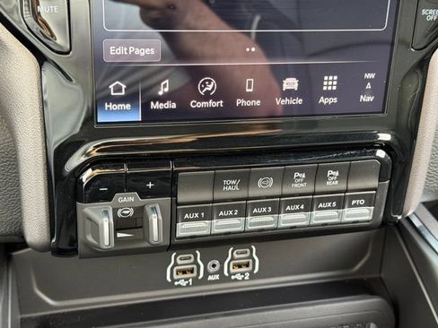Used 2026 RAM 5500 4x4 Crew Cab w/ Laramie Trim Package image 21