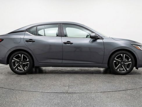 Used 2025 Nissan Sentra SV FWD image 9