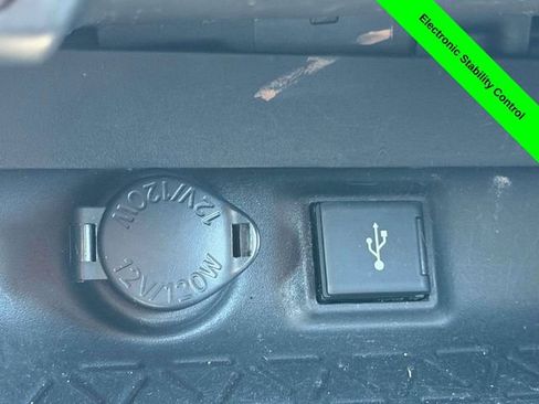 Used 2022 Toyota RAV4 LE FWD image 17