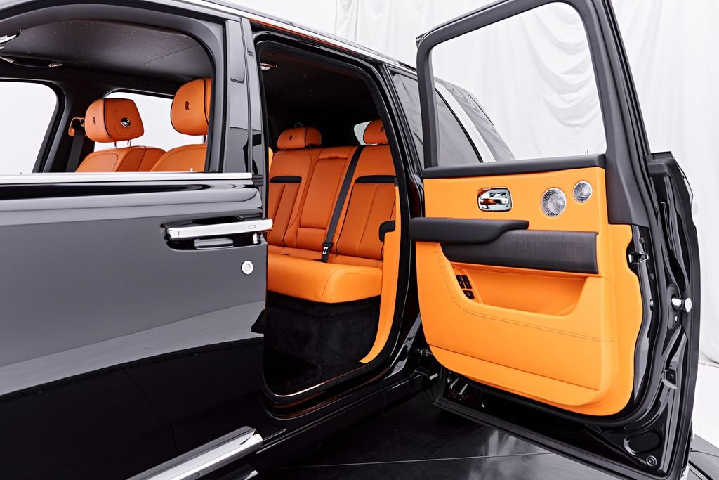 Used 2026 Rolls-Royce Cullinan w/ Cullinan Package AWD/4WD image 39