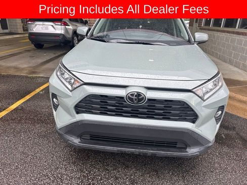 Used 2020 Toyota RAV4 XLE w/ Convenience Package FWD image 2