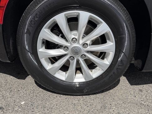 Used 2018 Chrysler Pacifica Touring-L FWD image 14