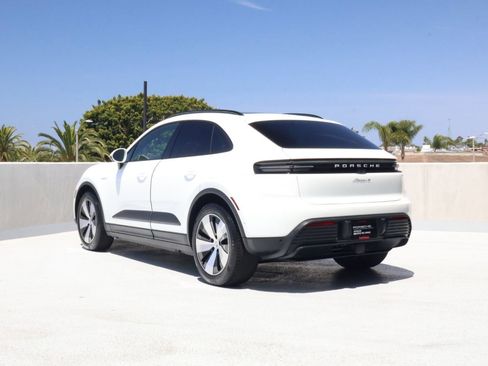 Certified 2025 Porsche Macan 4 Electric AWD/4WD image 3