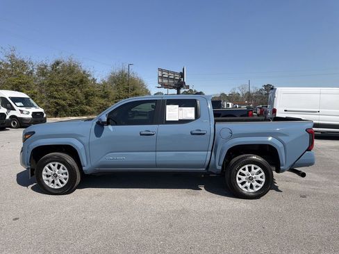 Used 2026 Toyota Tacoma SR5 image 9