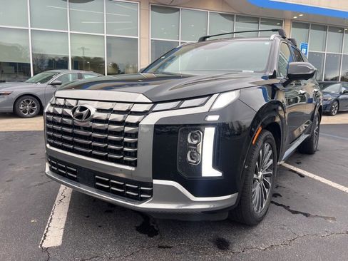 Used 2023 Hyundai Palisade Calligraphy image 2