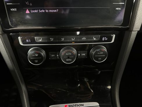 Used 2018 Volkswagen Golf R 4-Door AWD/4WD image 17