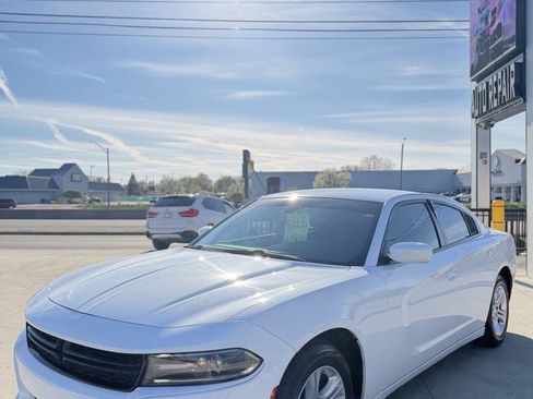 Used 2019 Dodge Charger SXT image 3