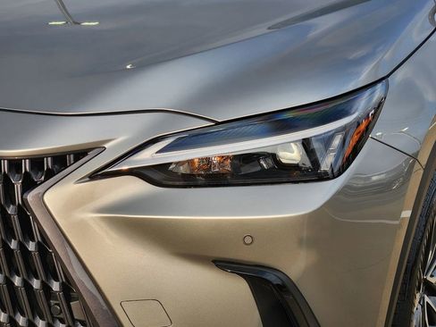 Used 2025 Lexus NX 250 FWD w/ Towing Package (2000 Lbs) image 9