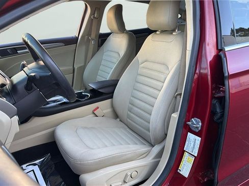Used 2015 Ford Fusion SE FWD image 12