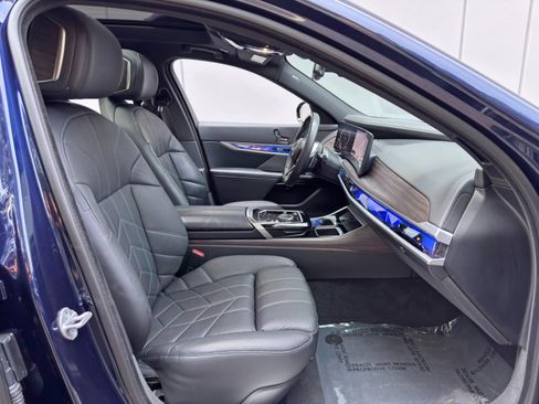 Used 2023 BMW 760i xDrive w/ Executive Package AWD/4WD image 16