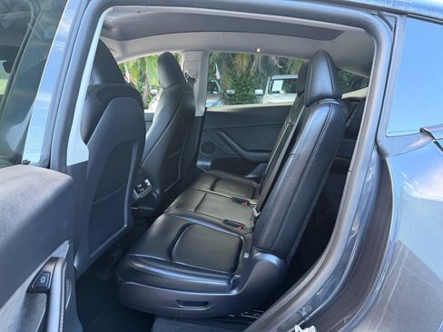 Used 2025 Tesla Model Y Long Range AWD/4WD image 11