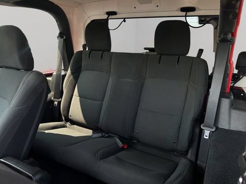 Used 2019 Jeep Wrangler Sport AWD/4WD image 18