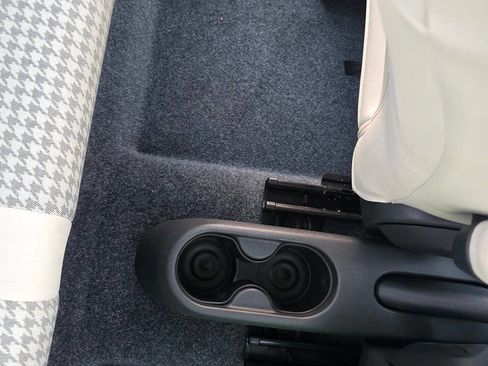 Used 2017 FIAT 500 Pop w/ Sport Appearance Package image 25