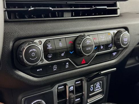 Used 2025 Jeep Wrangler Unlimited Sport AWD/4WD image 15