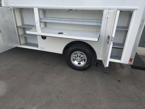 Used 2017 Chevrolet Express 3500 image 4