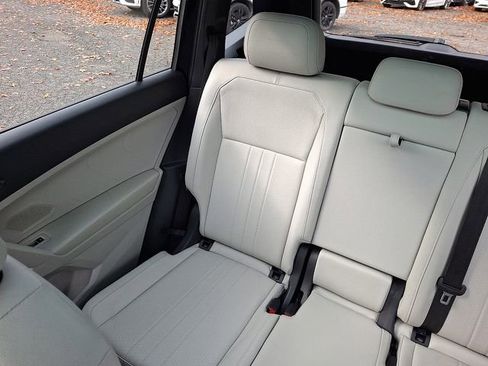 Certified 2022 Volkswagen Tiguan SE R-Line image 18