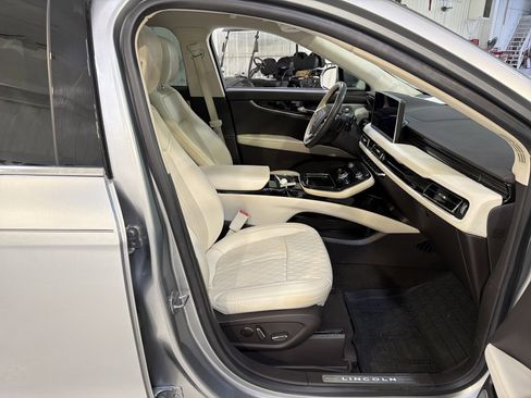 Used 2022 Lincoln Nautilus Black Label w/ Class II Trailer Tow Package image 14