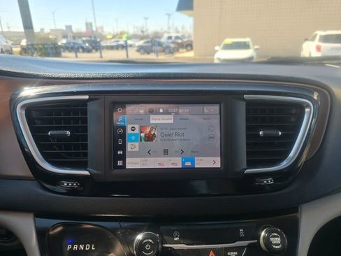 Used 2024 Chrysler Voyager LX image 18