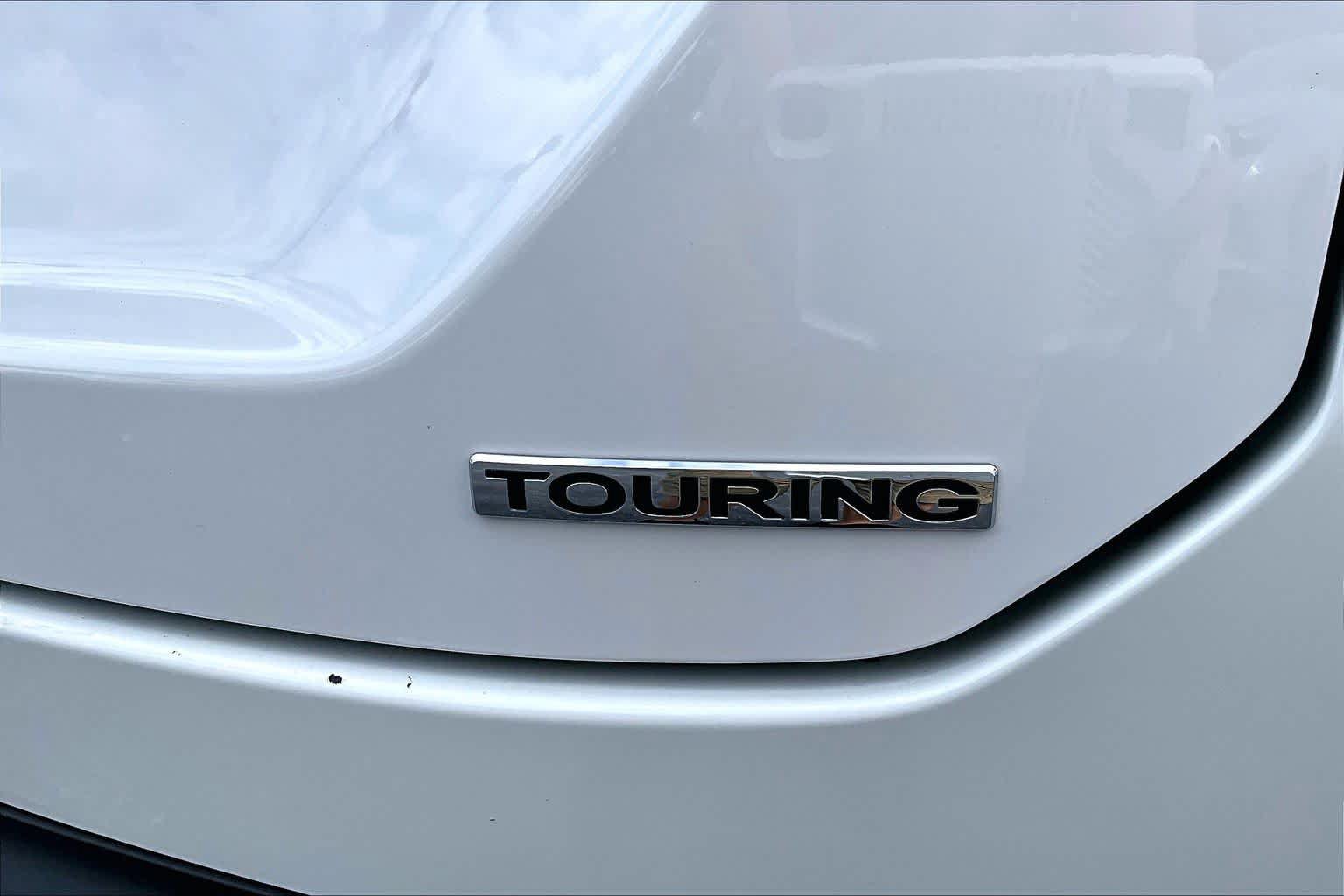 Used 2024 Honda Pilot Touring image 10