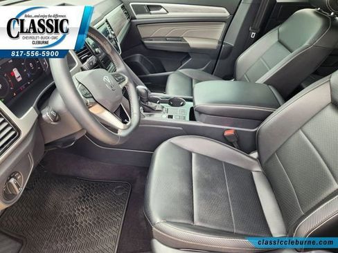 Used 2022 Volkswagen Atlas Cross Sport SE w/ Panoramic Sunroof Package FWD image 14