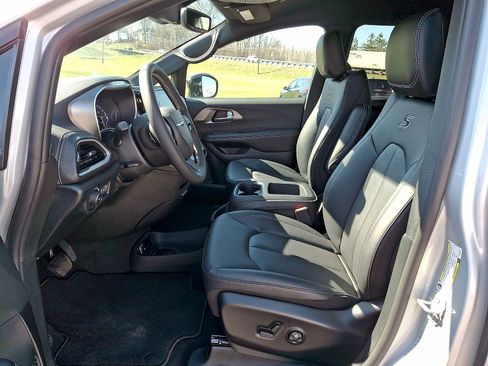 New 2026 Chrysler Pacifica Select w/ S Appearance Package FWD image 20