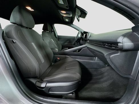 Used 2025 Hyundai Elantra Sport FWD image 29