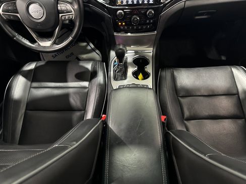 Used 2020 Jeep Grand Cherokee Overland image 30