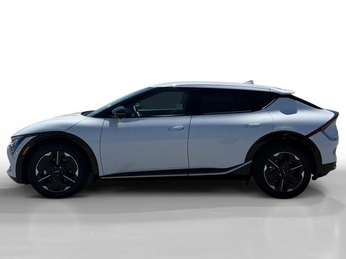 New 2026 Kia EV6 Wind RWD image 2