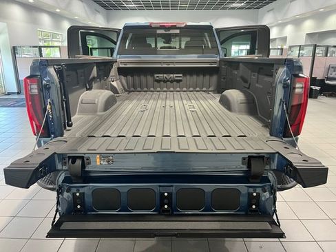 Used 2025 GMC Sierra 2500 Denali w/ Denali Reserve Package AWD/4WD image 11